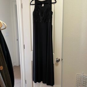 Capricho Women’s long black dress, size large.
